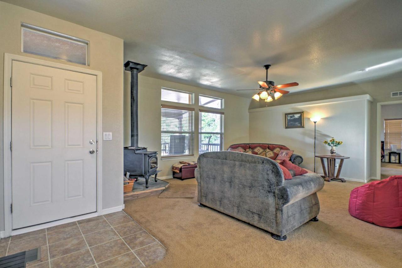Beautiful Kanab Home With Yard - Walk To Restaurants Exteriör bild