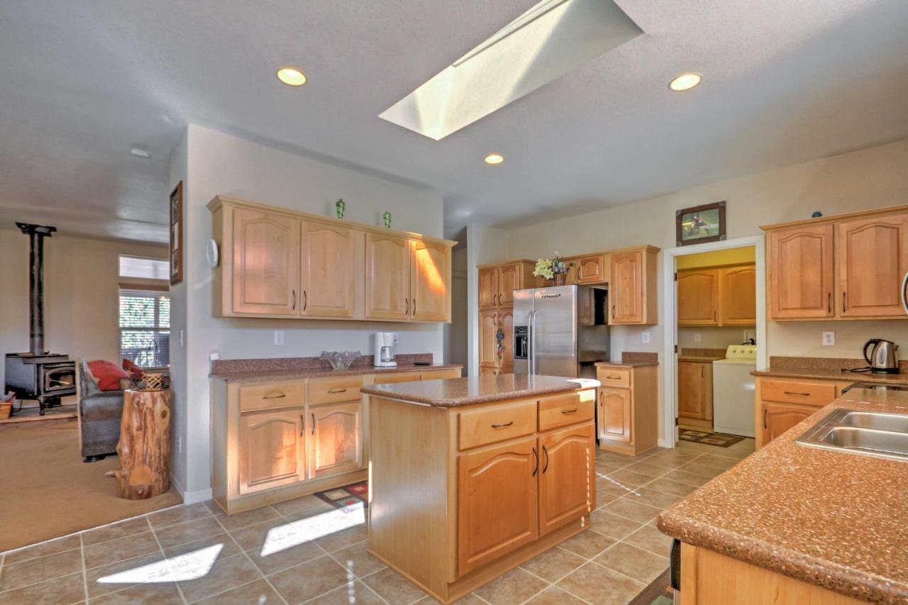 Beautiful Kanab Home With Yard - Walk To Restaurants Exteriör bild