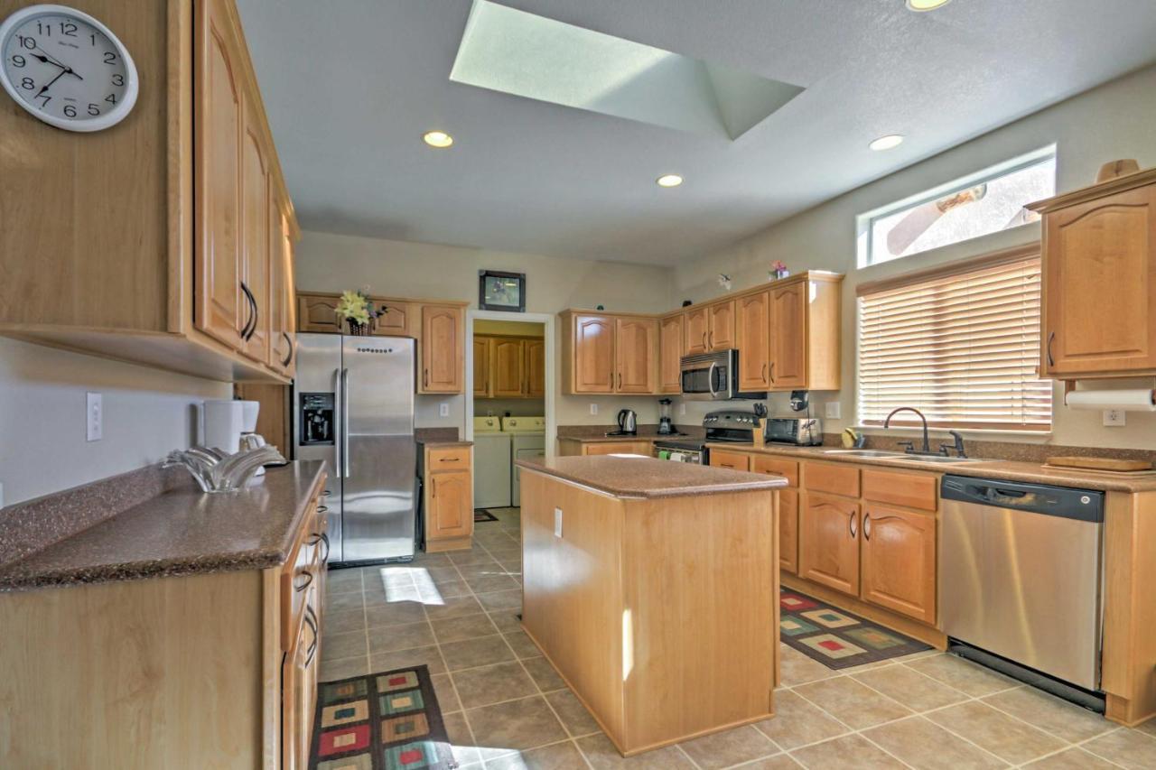 Beautiful Kanab Home With Yard - Walk To Restaurants Exteriör bild