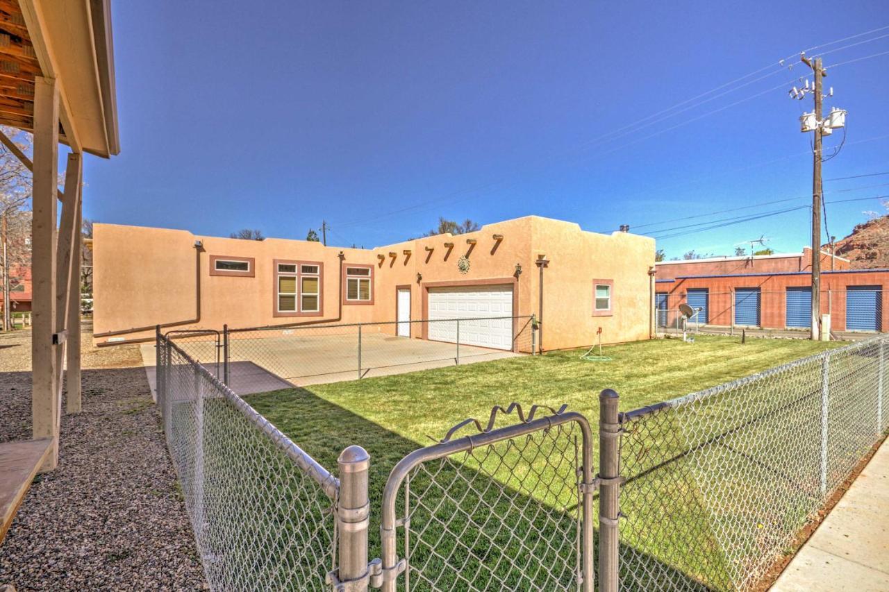 Beautiful Kanab Home With Yard - Walk To Restaurants Exteriör bild